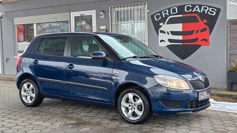 Gebraucht Skoda Fabia Family 69 PS (50 kW) 2012 Blau Limousine