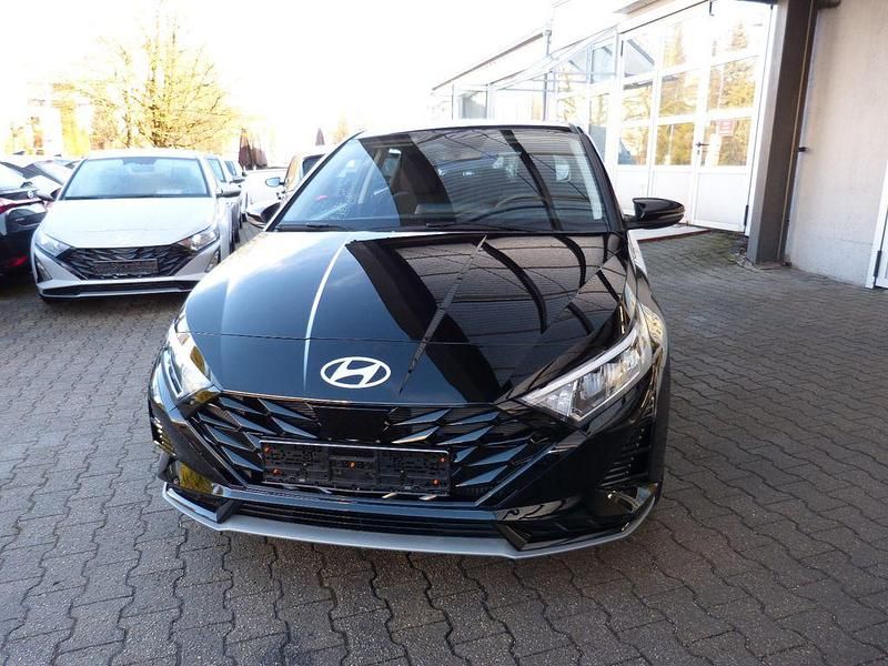 Gebraucht Hyundai i20 Advanced 101 PS (74 kW) 2024 Schwarz Kleinwagen