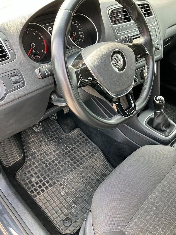 Gebraucht VW Polo Comfortline 75 PS (55 kW) 2015 Grau Kleinwagen