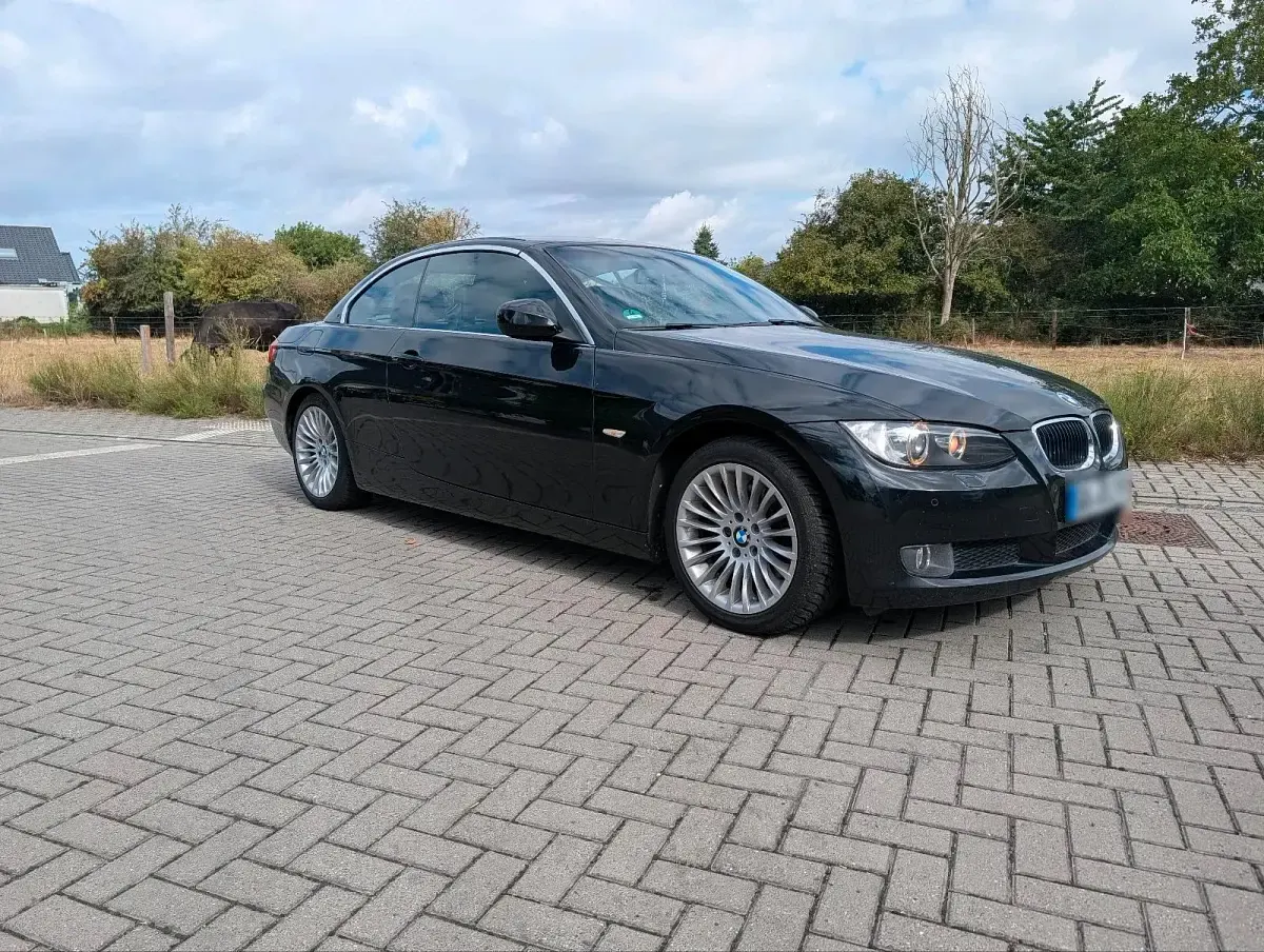 Gebraucht BMW 320 Cabriolet 184 PS (135 kW) 2011 Schwarz Cabrio