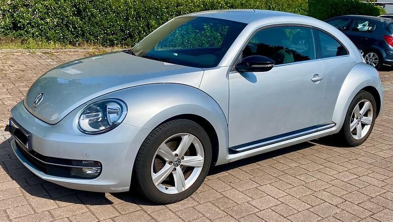 Grau Gebraucht 2012 VW Beetle Limousine | 8.890 € - Bild 1/4