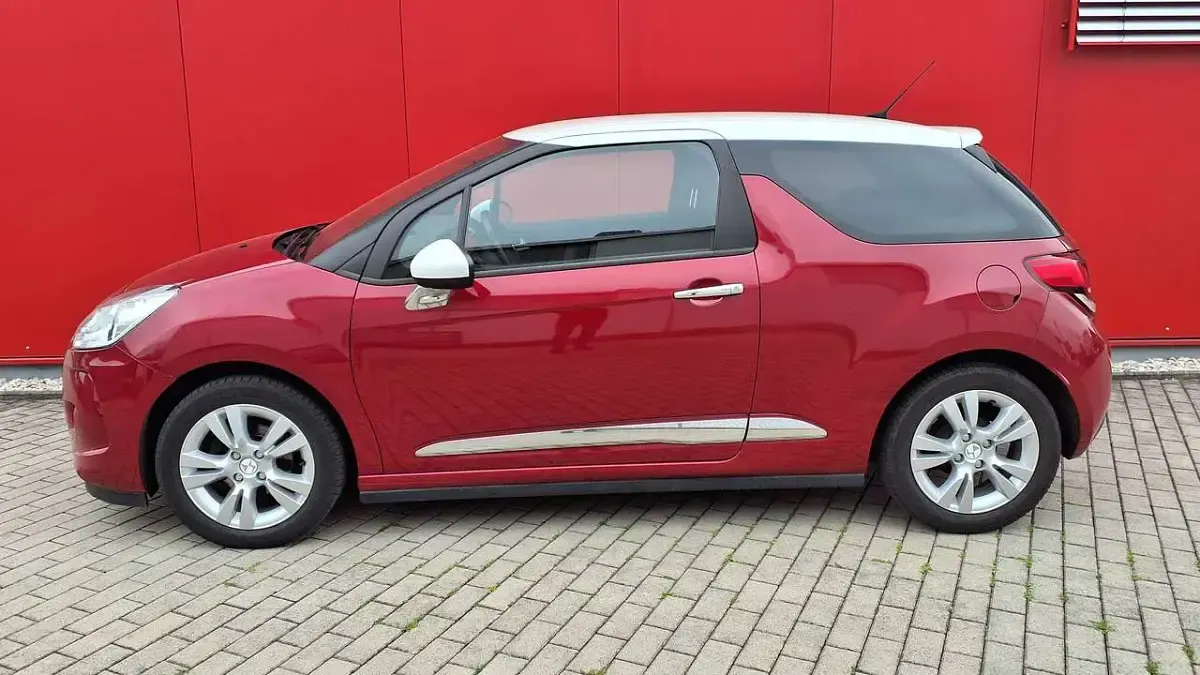 Gebraucht Citroën DS3 So Chic 82 PS (60 kW) 2016 Rubirot/dachfarbe opal weiss Kleinwagen