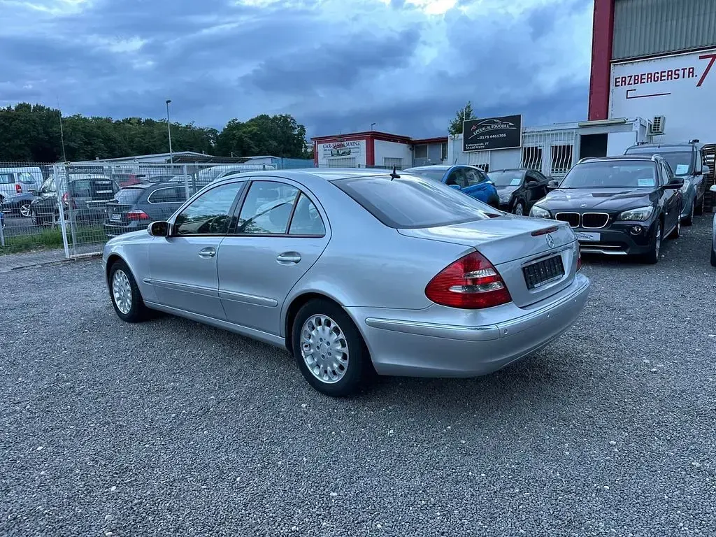 Gebraucht Mercedes E320 Elegance 204 PS (150 kW) 2005 Silber Limousine