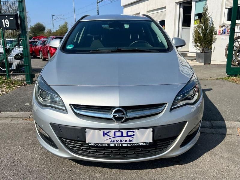 Gebraucht Opel Astra Edition 165 PS (121 kW) 2014 Silber Kombi