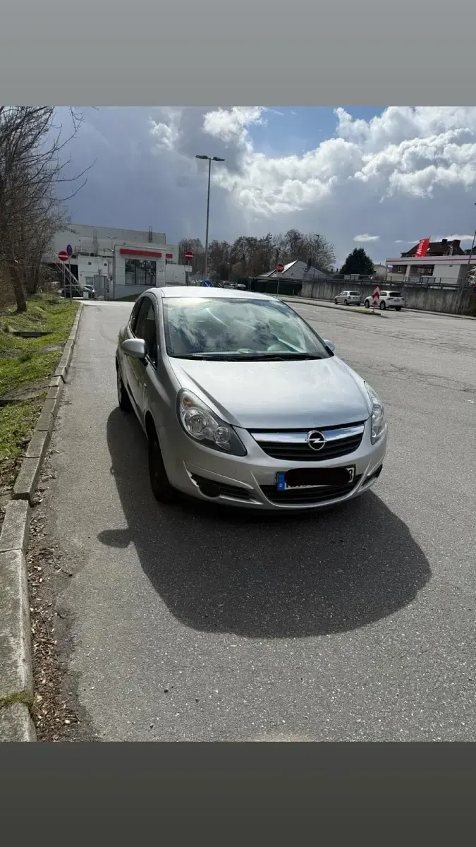 Używany Opel Corsa 70 KM (51 kW) 2010 Srebrny Hatchback