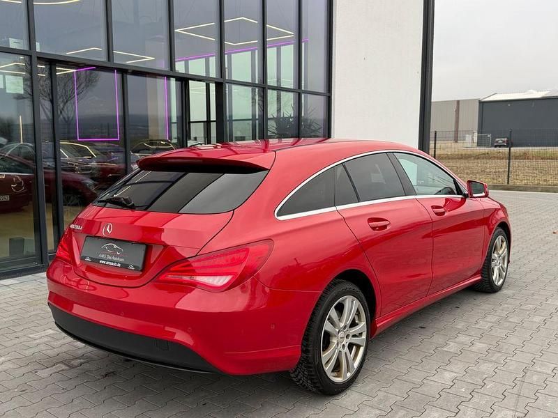 Gebraucht Mercedes CLA200 Shooting Brake 136 PS (100 kW) 2016 Rot Kombi