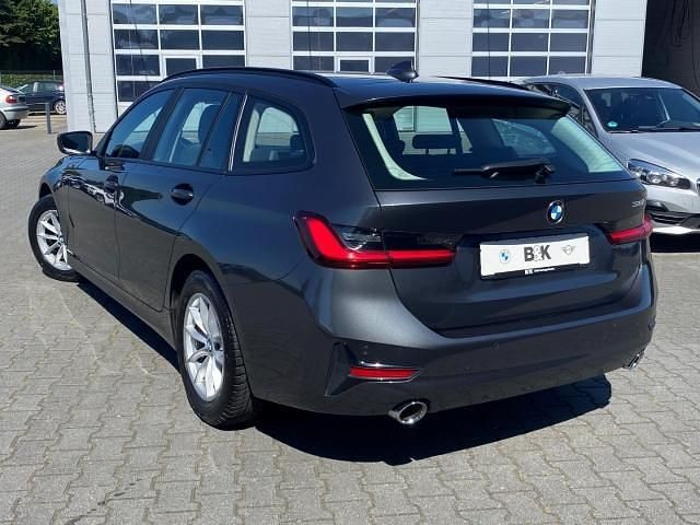Gebraucht BMW 318 Advantage 156 PS (114 kW) 2021 Grau Kombi