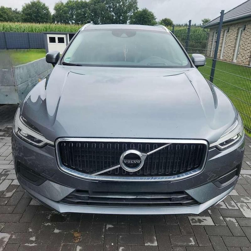Grau Gebraucht 2018 Volvo XC60 Momentum SUV | 32.500 € (Etwas zu teuer) - Bild 1/4