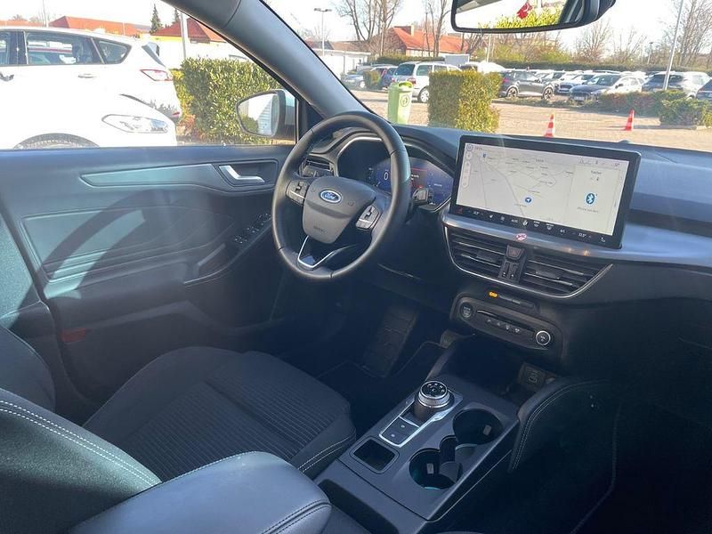 Używany Ford Focus 116 KM (85 kW) 2023 Srebrny Kombi