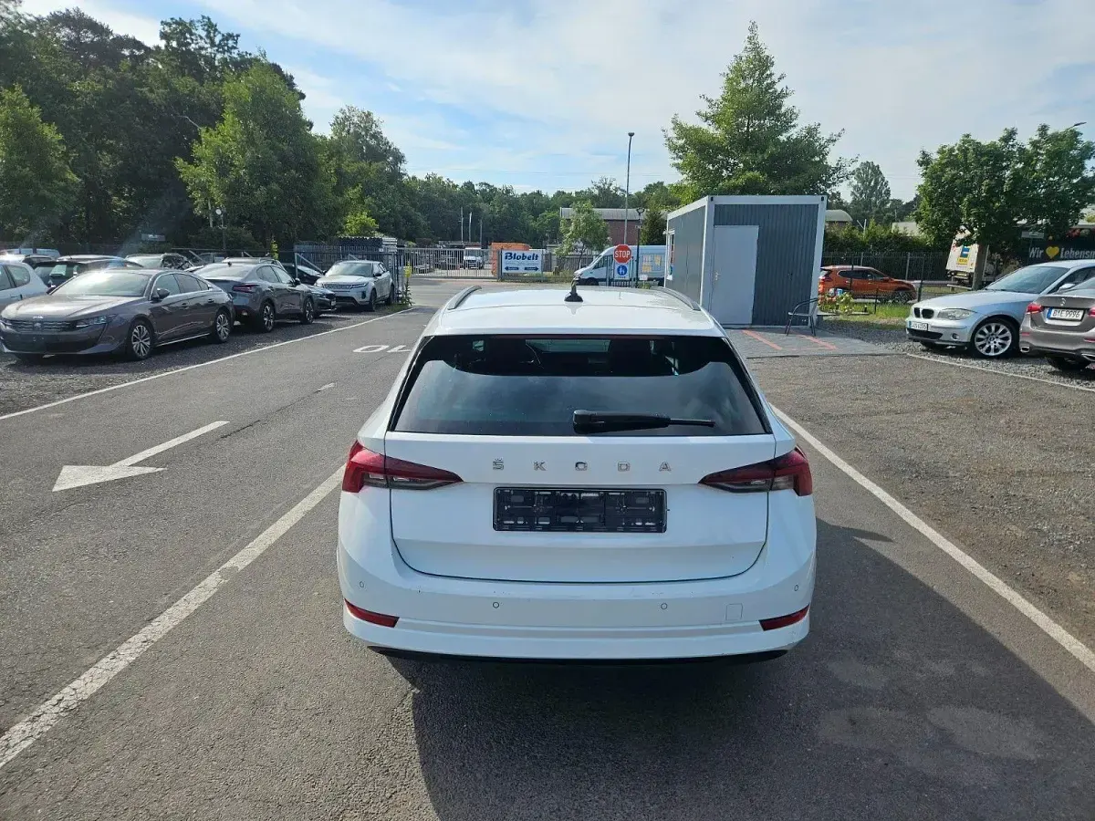 Gebraucht Skoda Octavia First Edition 150 PS (110 kW) 2021 Weiß Kombi