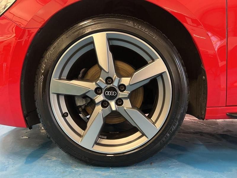 Gebraucht Audi A1 S-Line 110 PS (80 kW) 2022 Rot SUV