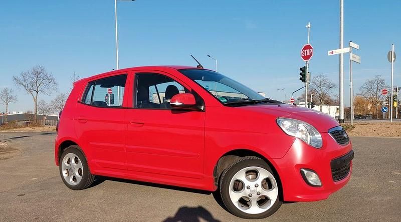 Rot Gebraucht 2011 Kia Picanto Spirit Kleinwagen | 2.590 € (Fairer Preis) - Bild 1/4