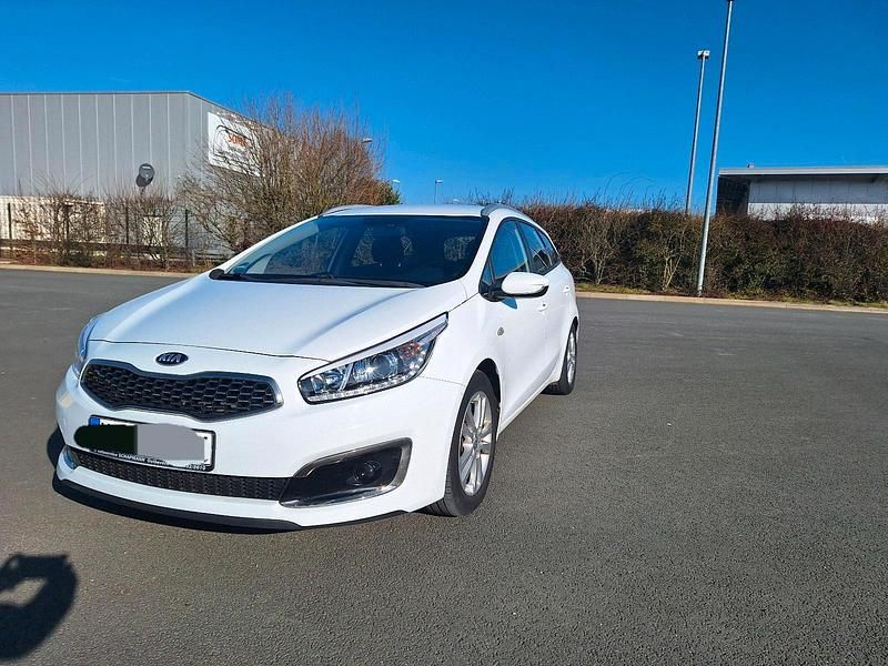 Weiß Gebraucht 2017 Kia Ceed Coupé | 6.500 € (Guter Preis) - Bild 1/4
