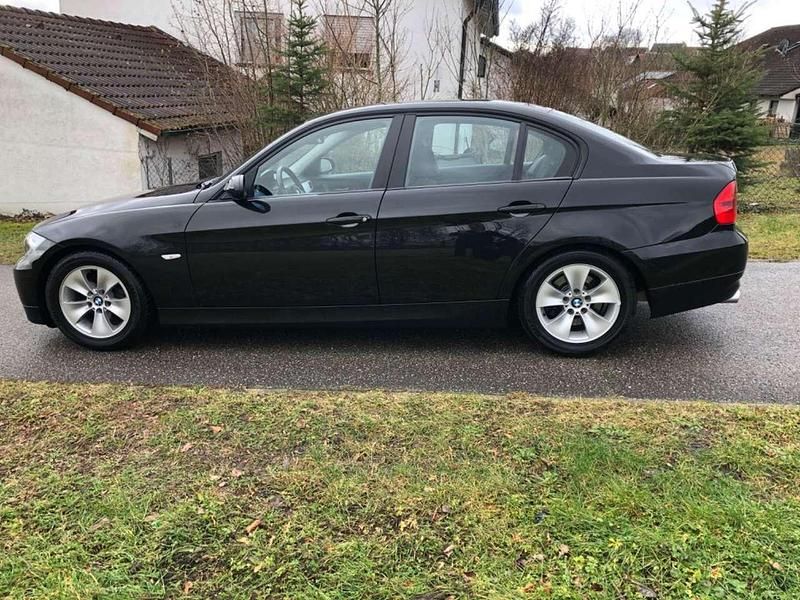 Gebraucht BMW 318 143 PS (105 kW) 2008 Schwarz Limousine