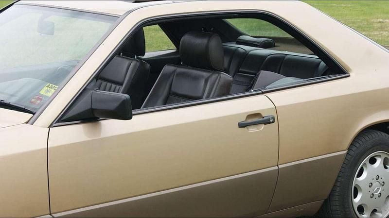 Gold Gebraucht 1988 Mercedes 230 Coupé | 19.000 € - Bild 1/4