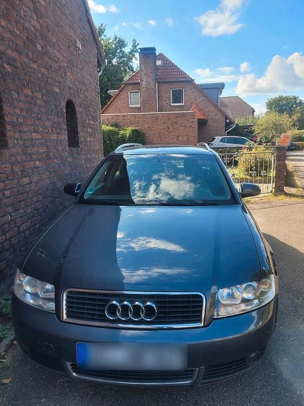 Grau Gebraucht 2001 Audi A4 Kombi | 1.500 € (Guter Preis) - Bild 1/4