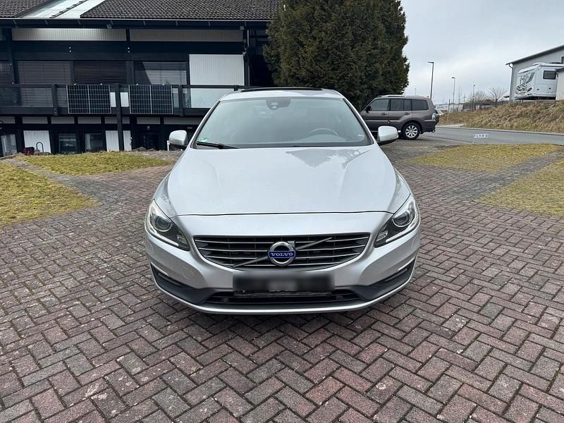 Gebraucht Volvo V60 181 PS (133 kW) 2016 Silber Kombi