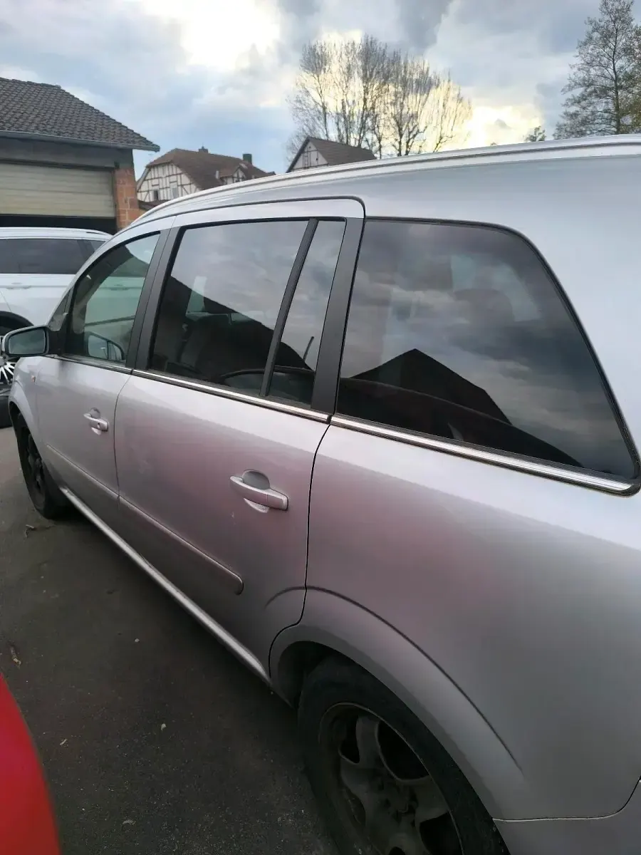 Gebraucht Opel Zafira 120 PS (88 kW) 2008 Silber Van / Kleinbus
