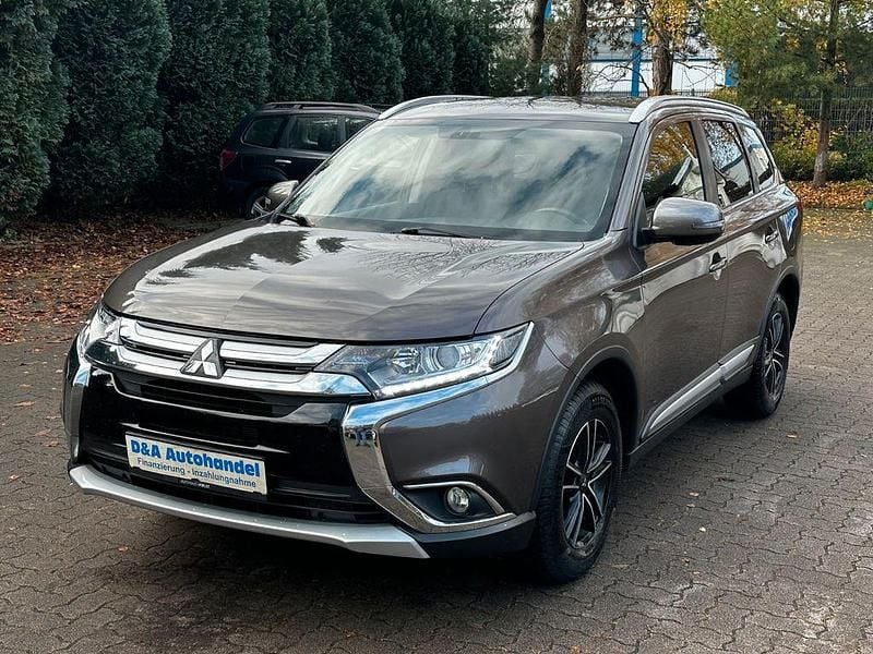 Braun Gebraucht 2017 Mitsubishi Outlander Edition SUV | 12.990 € (Fairer Preis) - Bild 1/4