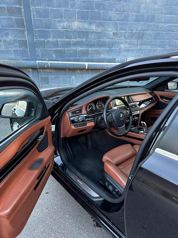 Gebraucht BMW 730 Comfort Edition 258 PS (189 kW) 2012 Schwarz Limousine