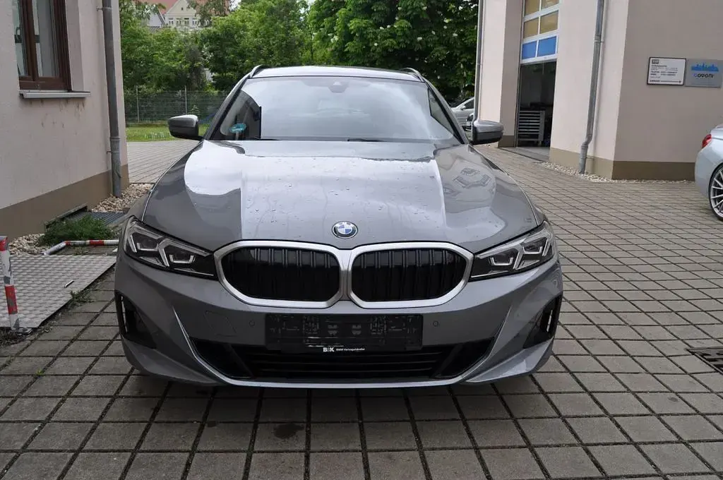 Używany BMW 318 156 KM (114 kW) 2024 Szary Kombi