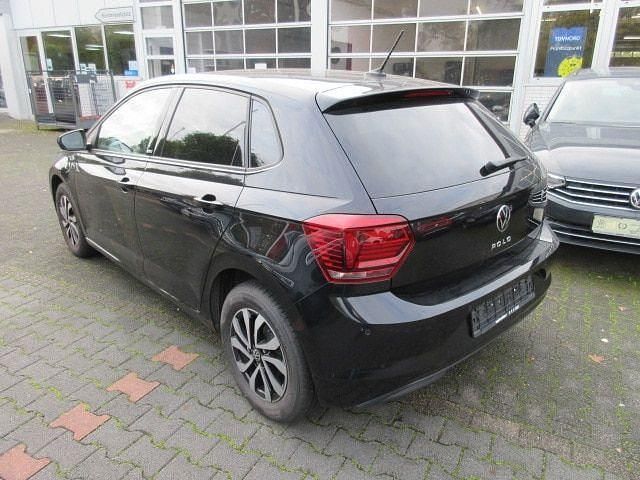 Gebraucht VW Polo Active 95 PS (69 kW) 2021 Deep black perleffekt Limousine
