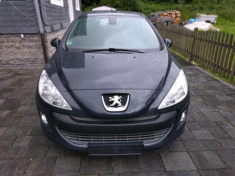 Grau Gebraucht 2009 Peugeot 308 Kleinwagen | 3.222 € (Fairer Preis) - Bild 1/4