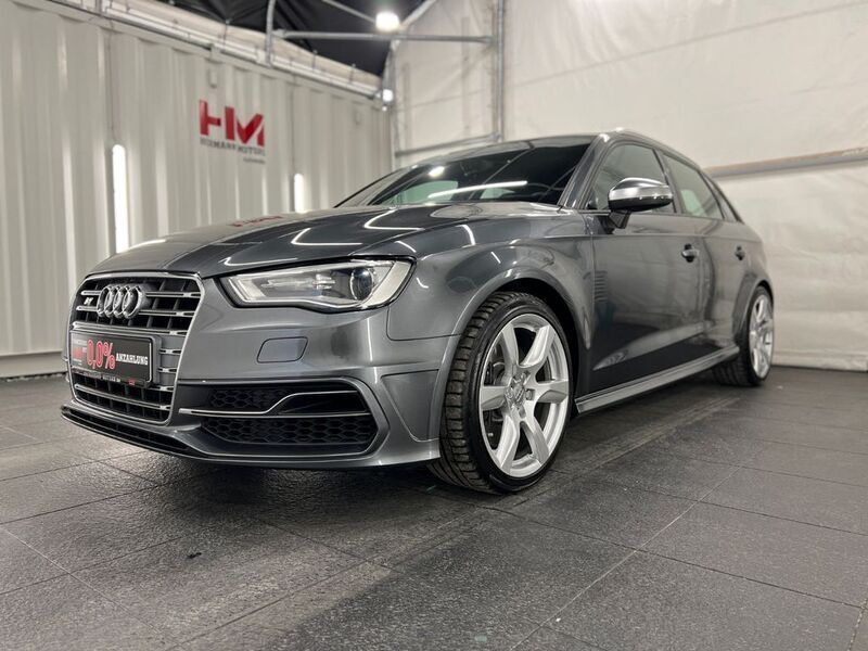Grau Gebraucht 2015 Audi S3 Sport Limousine | 23.890 € (Fairer Preis) - Bild 1/4