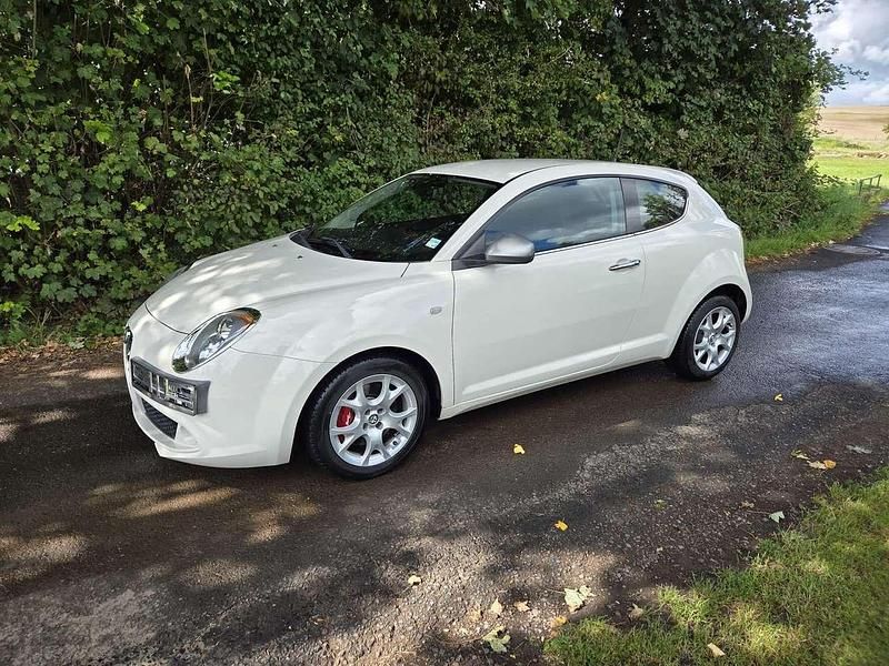 Weiß Gebraucht 2015 Alfa Romeo MiTo Turismo Kleinwagen | 9.400 € (Fairer Preis) - Bild 1/4