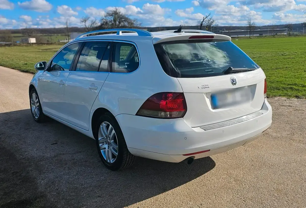 Gebraucht VW Golf VIII 105 PS (77 kW) 2025 Weiß Kombi