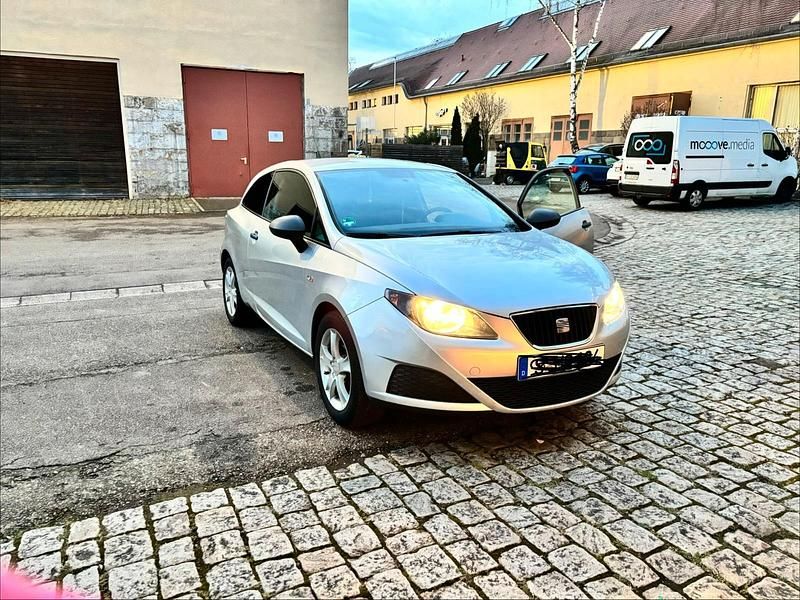 Silber Gebraucht 2010 Seat Ibiza Coupé | 3.396 € (Fairer Preis) - Bild 1/4