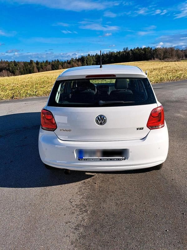 Gebraucht VW Polo 90 PS (66 kW) 2014 Weiß Kleinwagen