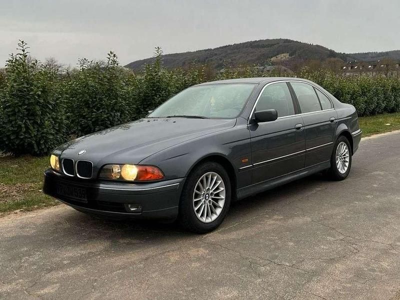 Grau Gebraucht 1996 BMW 523 Limousine | 2.900 € (Fairer Preis) - Bild 1/4