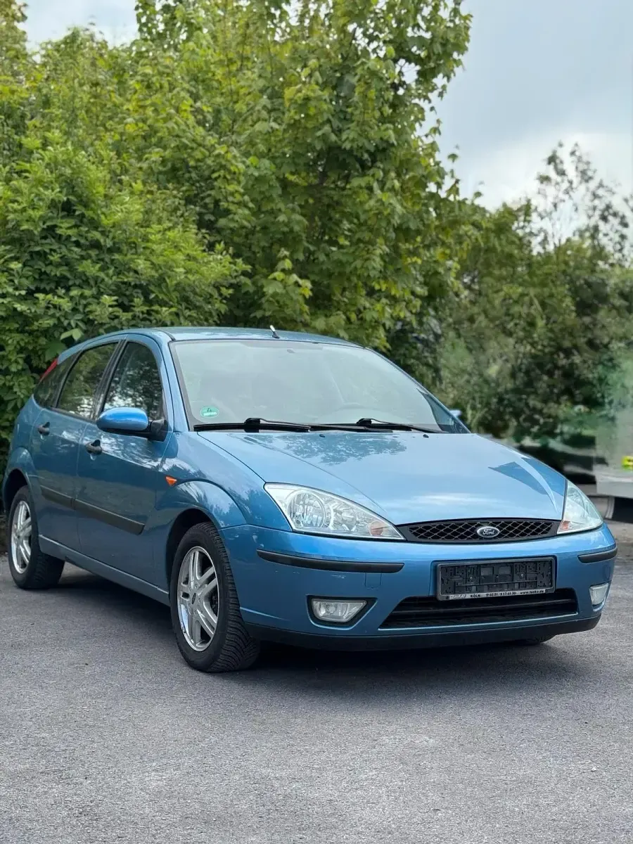 Gebraucht Ford Focus 101 PS (74 kW) 2002 Blau Kleinwagen