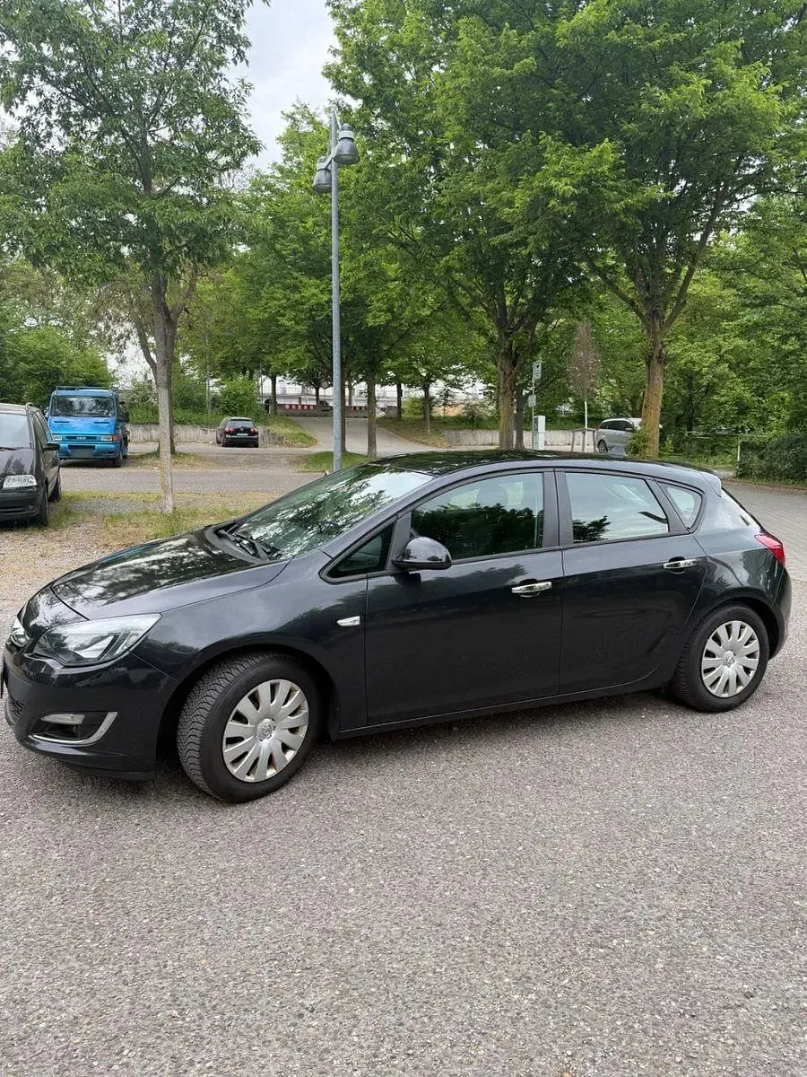 Usata Opel Astra Edition 120 CV (88 kW) 2012 Nero Berlina