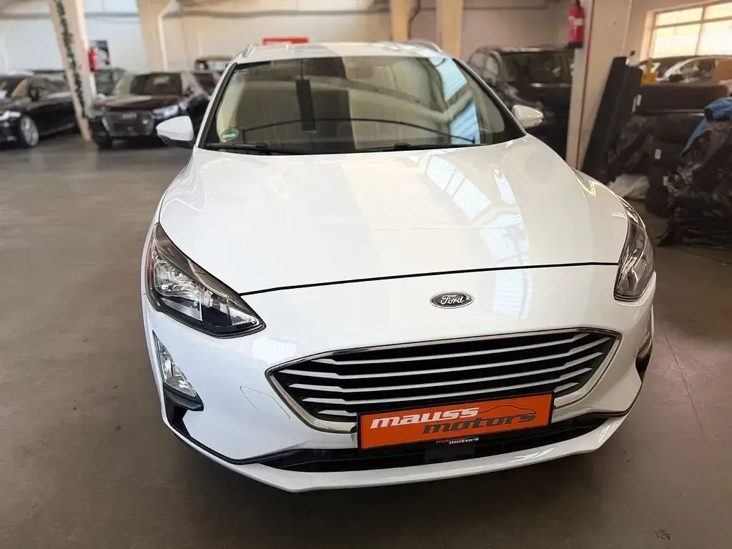 Używany Ford Focus Cool & Connect 120 KM (88 kW) 2020 Biały Sedan/Limuzyna