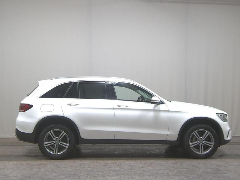 Gebraucht Mercedes GLC300e 306 PS (225 kW) 2022 Weiss SUV