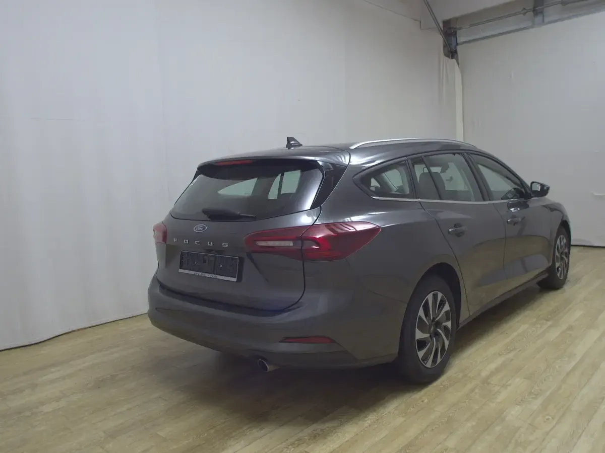 Gebraucht Ford Focus Titanium 120 PS (88 kW) 2023 Grau Kombi
