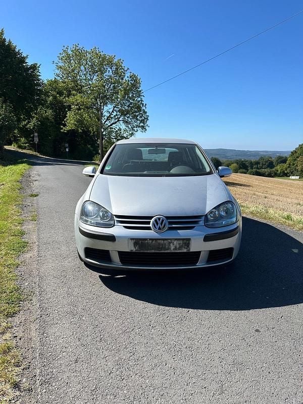 Silber Gebraucht 2004 VW Golf V Kleinwagen | 2.499 € (Superpreis) - Bild 1/4