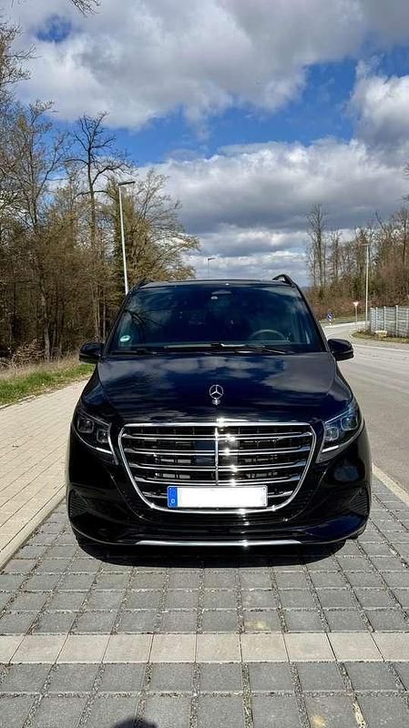 Gebraucht Mercedes V300 237 PS (174 kW) 2025 Van / Kleinbus