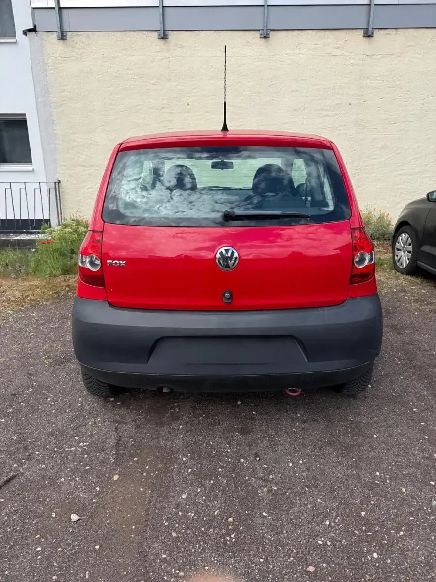 Gebraucht VW Fox 54 PS (39 kW) 2010 Rot Kleinwagen