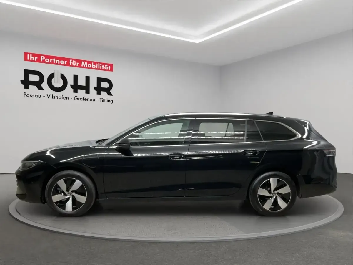 Gebraucht VW Passat Business 150 PS (110 kW) 2024 Grenadillschwarz metallic Kombi