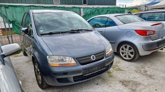Grau Gebraucht 2004 Fiat Idea Emotion Van / Kleinbus | 850 € (Fairer Preis) - Bild 1/2