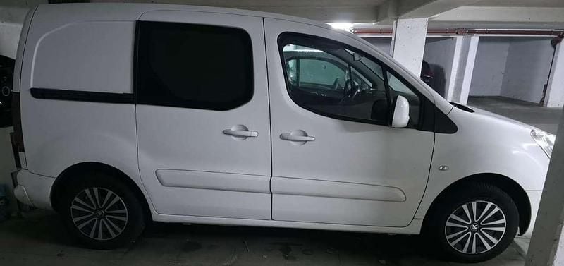 Lack weiss banquise/deckende Gebraucht 2018 Peugeot Partner Premium Van / Kleinbus | 10.900 € (Fairer Preis) - Bild 1/1