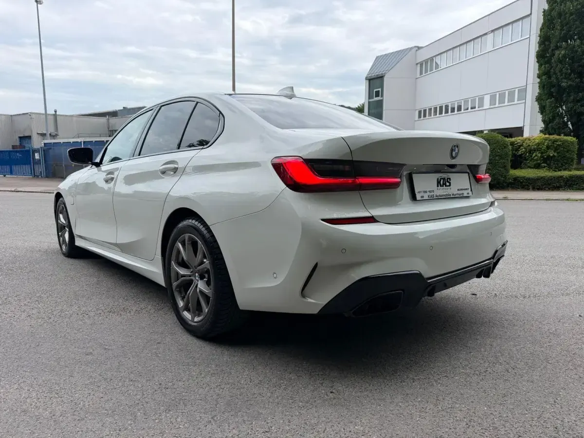 Gebraucht BMW 330e M Sport 292 PS (214 kW) 2020 Weiß Limousine