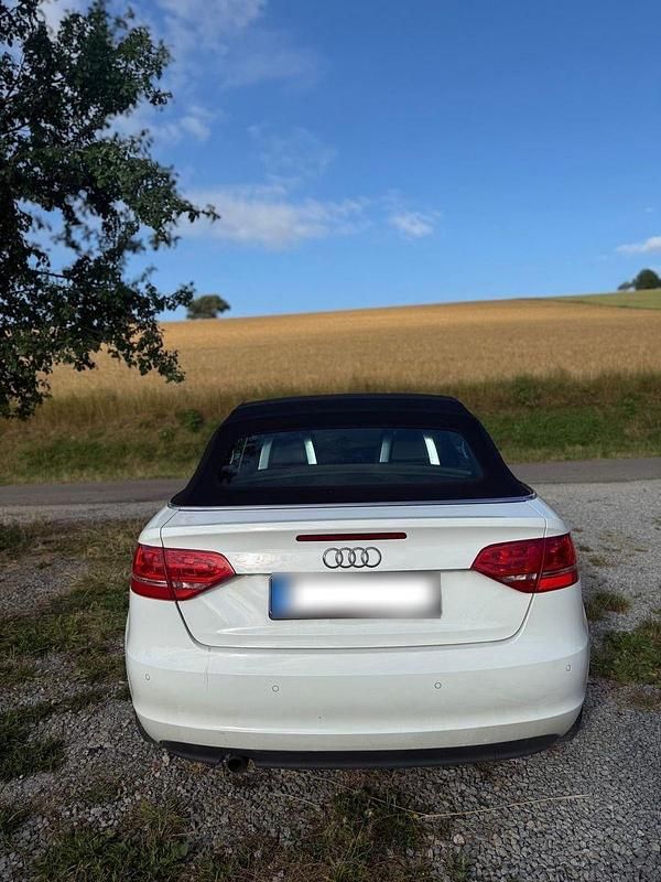 Gebraucht Audi Cabriolet 140 PS (102 kW) 2012 Weiß Cabrio