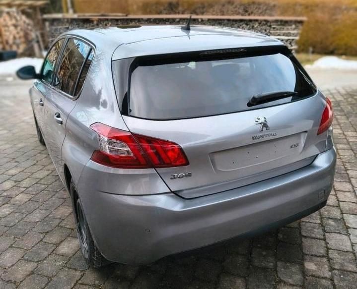 Gebraucht Peugeot 308 Style 120 PS (88 kW) 2015 Grau Limousine