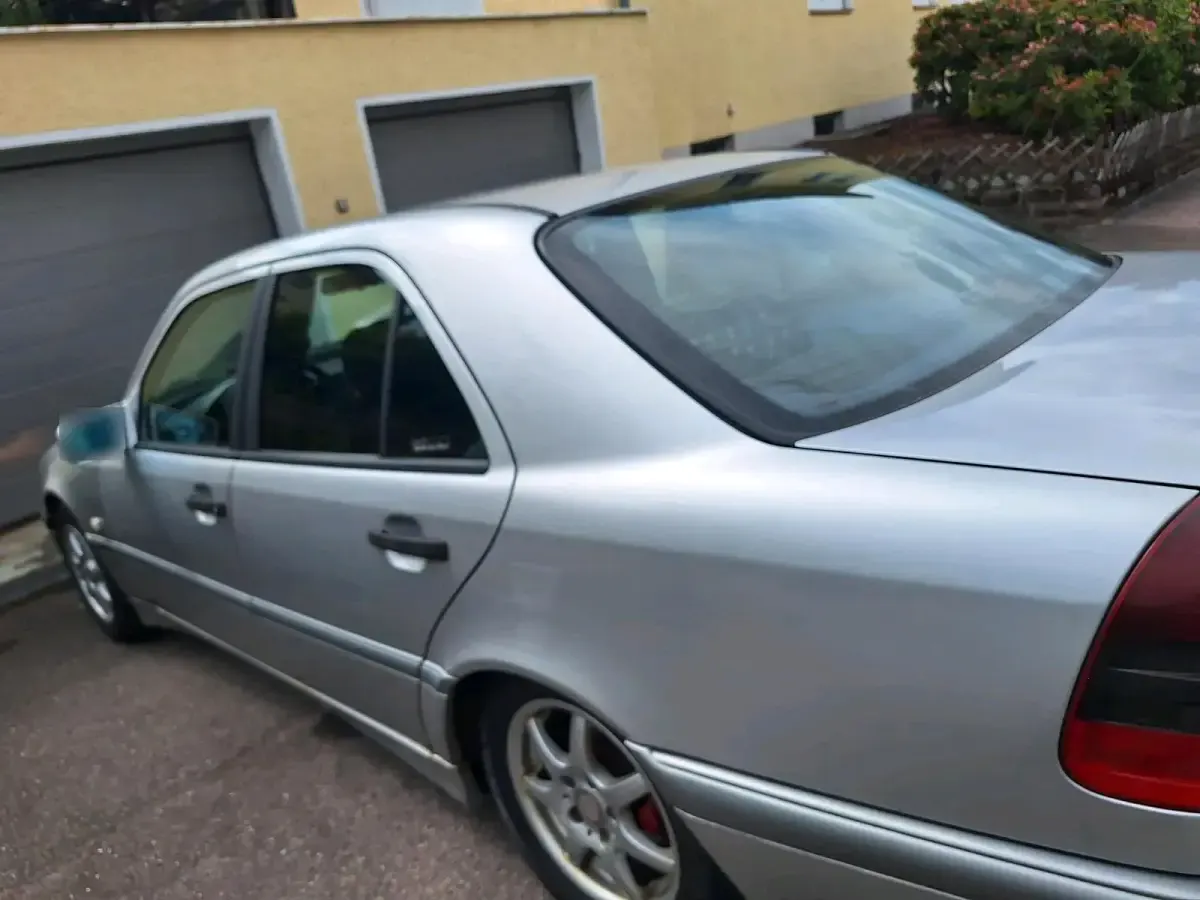 Gebraucht Mercedes C220 125 PS (91 kW) 1998 Silber Limousine