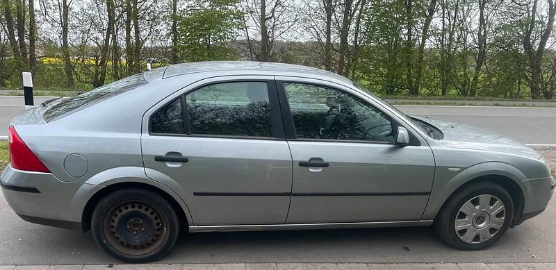 Gebraucht Ford Mondeo 116 PS (85 kW) 2004 Grau Limousine