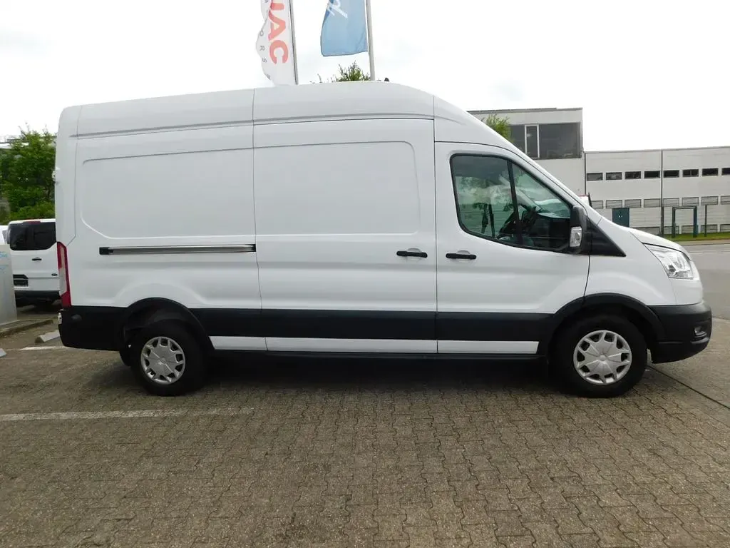 Gebraucht Ford Transit Trend 131 PS (96 kW) 2020 Weiß Limousine